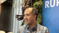 Direktur Investasi dan Sekretaris Perusahaan Mitratel Hendra Purnama usai RUPSLB PT Dayamitra Telekomunikasi Tbk (MTEL), Jumat (1/12/2023). (Foto: Liputan6.com/Elga N)