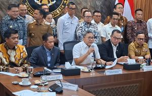 Menteri Koordinator Bidang Pangan, Zulkifli Hasan menguraikan pelaksanaan proyek Pengelolaan Sampah Jadi Energi Listrik (PSEL) di Tanah Air. Ada 6 lokasi proyek yang rencananya akan dilelang lagi.