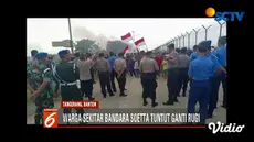 Warga Desa Rengas, Tangerang menuntut ganti rugi tanah yang digunakan sebagai landasan pacu ketiga Bandara Soekarno Hatta.