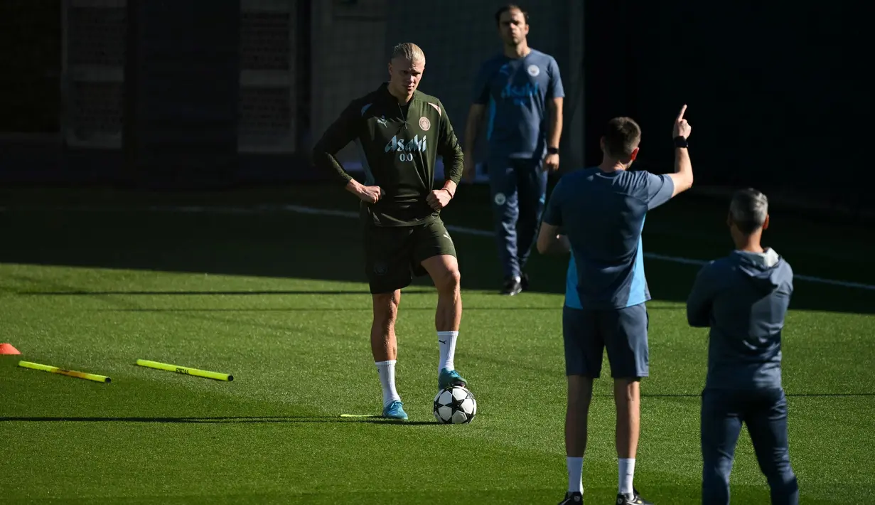 Manchester City akan menghadapi Inter Milan dalam matchday 1 league phase Liga Champions 2024/2025 yang berlangsung di Stadion Etihad pada Kamis 19 September 2024 pukul 02.00 WIB dini hari nanti. (Oli SCARFF/AFP)