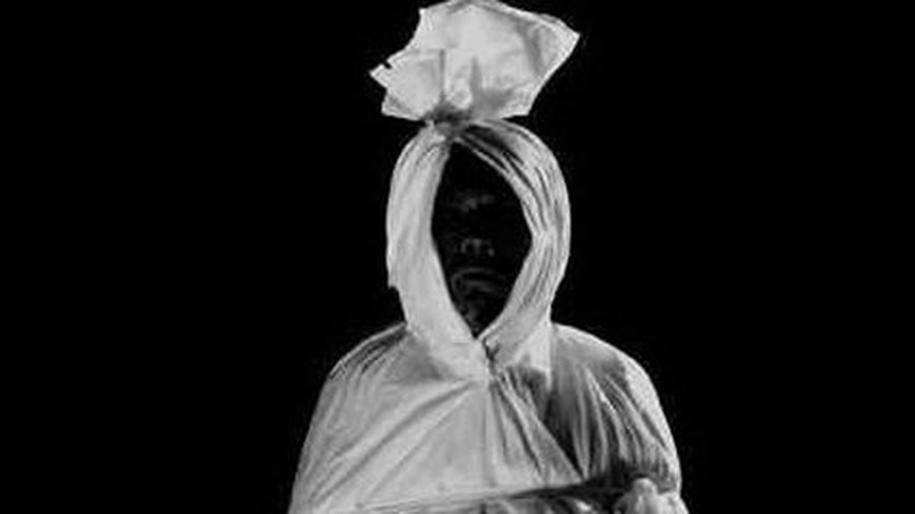 Penampakan-penampakan 'pocong' yang bikin geger warga