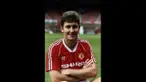 Norman Whiteside striker asal Irlandia Utara yang bermain bagi Manchester United pada tahun 1982-1989.