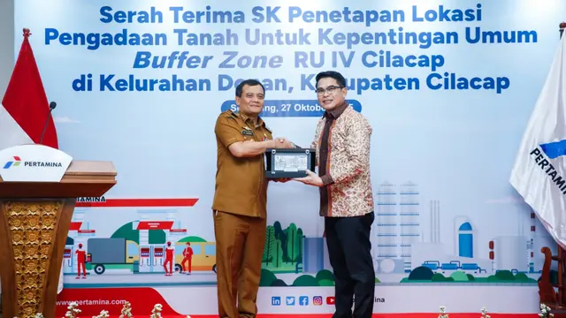 Dukung Energi Nasional, Gubernur Ahmad Luthfi Serahkan SK Penlok Buffer Zone Kilang Pertamina Cilacap