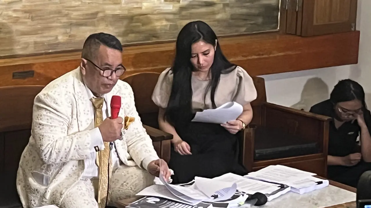 Hotman Paris resmi didapuk menjadi ketua tim hukum dari Eks Menteri Pendidikan dan Kebudayaan (Mendikbud) Nadiem Makarim