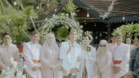Momen Pernikahan Tri Suaka dan Nabila Maharani, Romantis Digelar di Tepi Laut (Sumber: Instagram/nabilaamw)