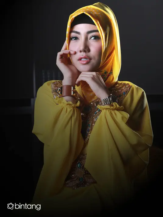 Meski jadi istri kedua, Bella bersyukur setelah menikah pekerjaannya semakin banyak dan lancar. Sehingga pernikahan ini benar-benar membawa keberkahan untuk Bella. (Wimbarsana/Bintang.com)