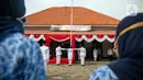 Anggota paskibra melakukan pengibaran bendera Merah Putih saat upacara di depan Museum Sumpah Pemuda, Jakarta, Kamis (28/10/2021). Upacara tersebut dilaksanakan untuk memperingati Hari Sumpah Pemuda ke-93. (Liputan6.com/Faizal Fanani)