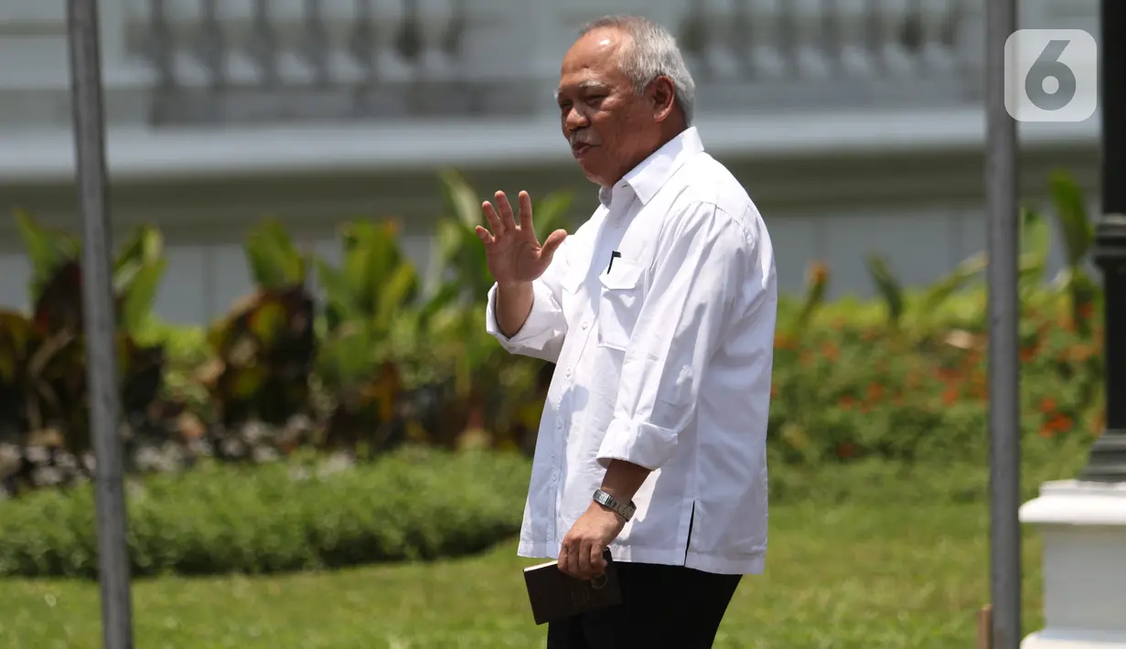 Menteri PUPR 2014-2019 Basuki Hadimuljono tiba di Kompleks Istana Kepresidenan di Jakarta, Selasa (22/10/2019). Basuki Hadimuljono mengaku dihubungi Menteri Sekretaris Negara untuk datang ke Istana hari ini. (Liputan6.com/Angga Yuniar)