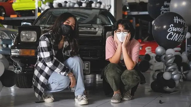 Momen Cinta Kuya Dapat Hadiah Mobil Sport Klasik. (Sumber: Instagram.com/astridkuya)