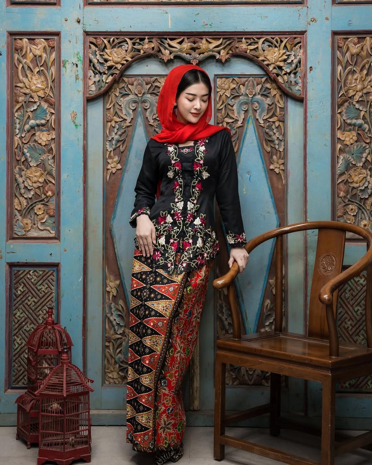 8 Inspirasi Model Kebaya Ala Dara Sarasvati, Cocok untuk Berbagai Momen Istimewa