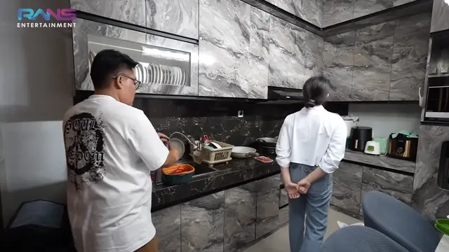 Potret Dapur Rumah Merry Asisten Raffi Ahmad