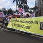 Pekerja Citibank menggelar demonstrasi di kawasan Bursa Efek Jakarta, SCBD, Jakarta, Rabu (20/4/2022). (Liputan6.com/ Muhammad Radityo Priyasmoro)