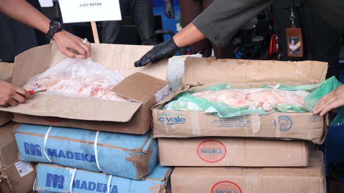 Modus Penyelundupan Daging Babi Ilegal di Perbatasan RI-Singapura Terbongkar