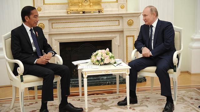 Kunjungan Presiden Indonesia Joko Widodo (Jokowi) ke Rusia bertemu Vladimir Putin. (Kremlin)