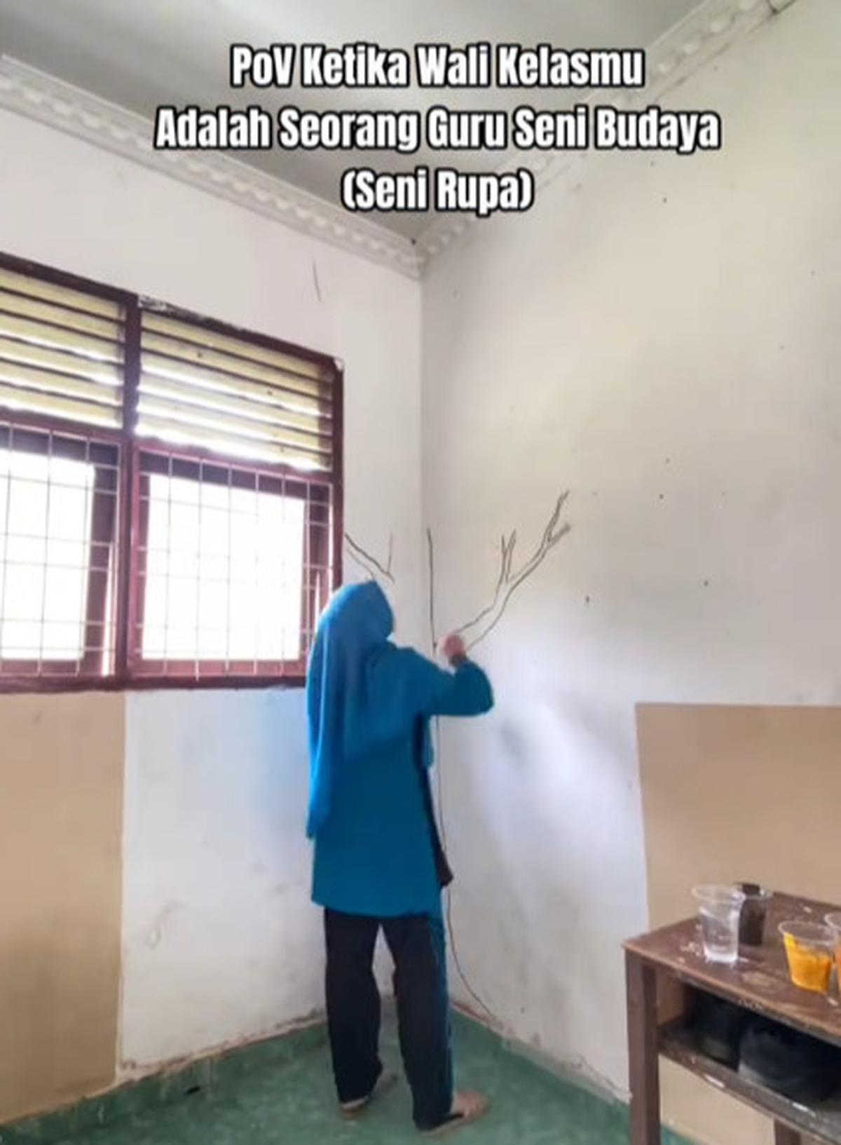 Keren Banget, Aksi Guru Kesenian yang Berhasil Hias Ruang Kelas Ini Banjir Pujian Warganet