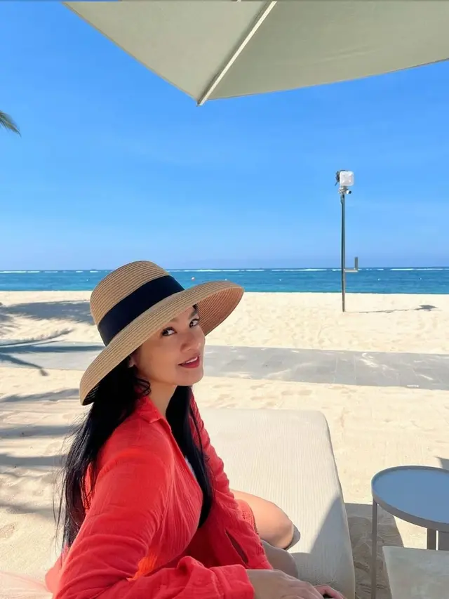 Titi Kamal Liburan di Bali