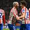 Penyerang Atletico Madrid asal Argentina bernomor punggung 19, Julian Alvarez, merayakan gol kelima timnya bersama penyerang Atletico Madrid asal Prancis bernomor punggung 07, Antoine Griezmann (kiri), selama pertandingan leg pertama babak 16 besar Liga Champions UEFA antara Club Atletico de Madrid dan Tottenham Hotspur di Stadion Metropolitano di Madrid pada 11 Maret 2026. (Javier SORIANO/AFP)