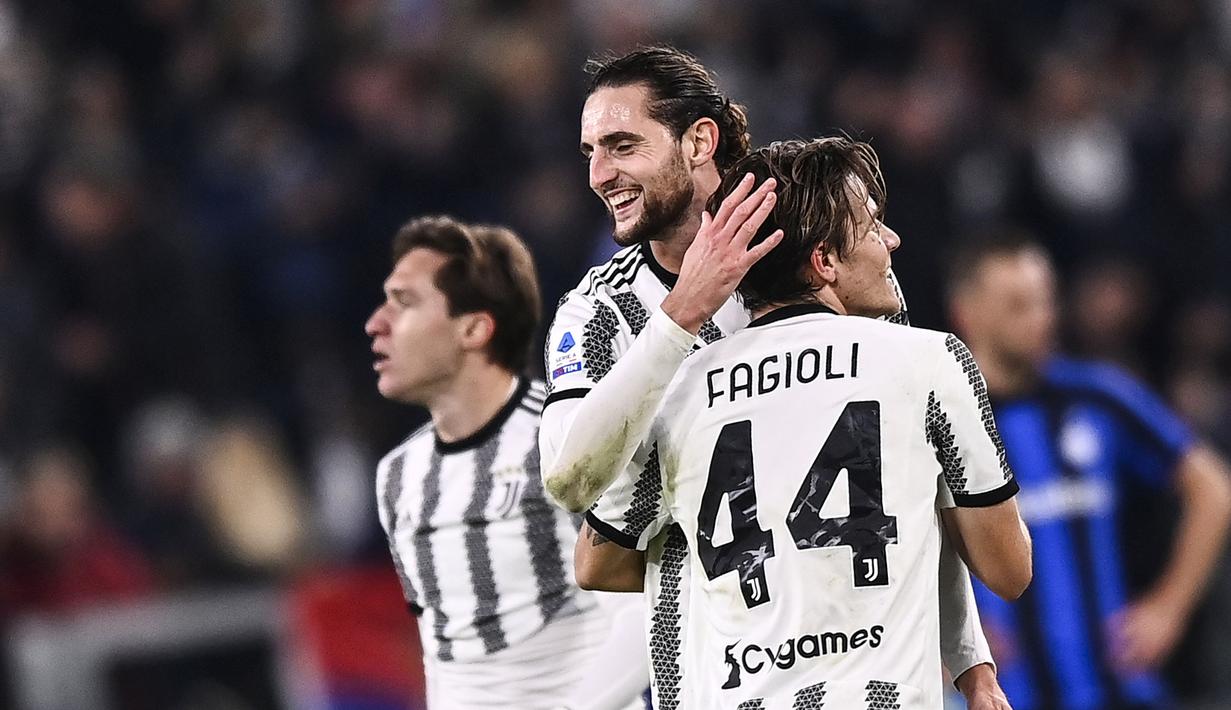 Berkat kemenangan tersebut, Juventus melesat ke posisi lima dengan 25 poin. Sementara itu, Inter terpaksa turun ke posisi tujuh dengan raihan 24 poin. (AP/LaPresse/Fabio Ferrari)