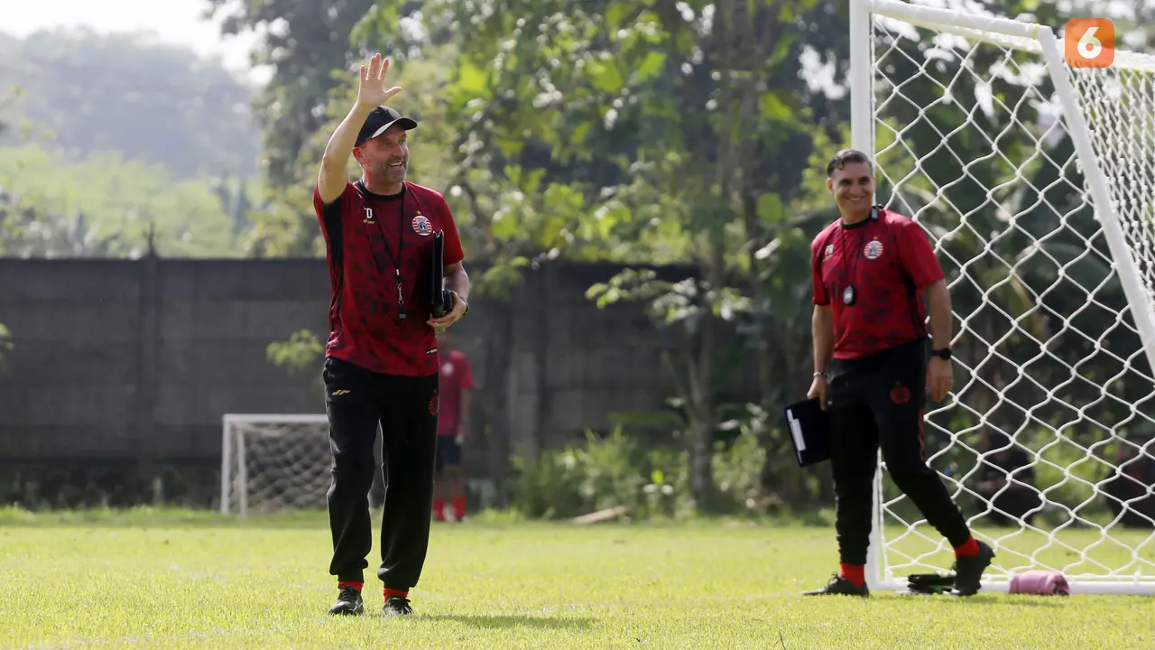 Foto: Enggan Sesumbar, Thomas Doll Janjikan Persija Jakarta Lebih Baik dari Musim Lalu