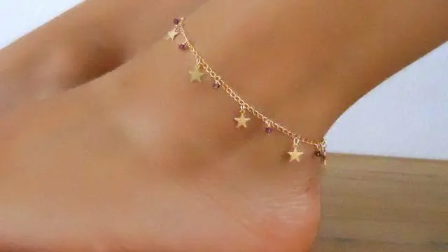 Berawal dari Tradisi India, Gelang Kaki Menjadi Aksesori Paling Dicari di Dunia Tahun 2025 hingga Dipakai Kylie Jenner