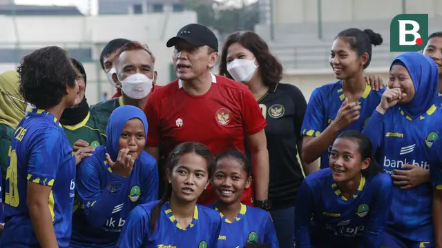 Foto: Timnas Putri Indonesia Ditahan Imbang Tim Pon Jabar Jelang Kualifikasi Piala Asia Wanita 2022