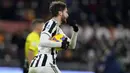 Juventus memperkecil ketertinggalan menjadi 2-3 pada menit ke-70. Gol dicetak via sundulan Manuel Locatelli usai menerima umpan silang Alvaro Morata. (AP/Alessandra Tarantino)