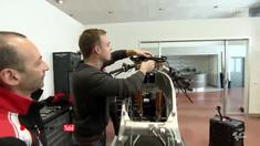 Bersih, tidak ada oli berceceran, begitulah suasana perakitan MotoGP team Aprilia Racing Team.