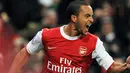 Selebrasi striker Arsenal Theo Walcott seusai mencetak gol ketiga ke gawang Chelsea dalam lanjutan EPL yang berlangsung di Emirates Stadium, 27 Desember 2010. AFP PHOTO / CARL DE SOUZA