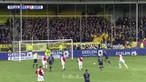 VVV-Venlo sukses kalahkan sang juara bertahan Liga Belanda Feyenoord 1-0, berkat gol dari tendangan penalti telat. Feyenoord membu...