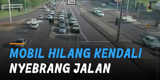 VIDEO: Mobil Hilang Kendali, Nyebrang Jalan Tanpa Tabrak Kendaraan Lain