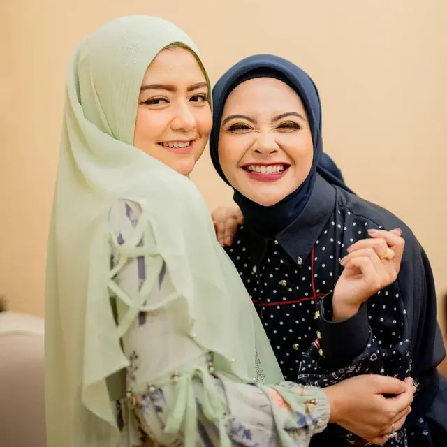 6 Potret Tika dan Tiwi Eks T2 saat Sama-Sama Tampil Berhijab, Bak Kembar