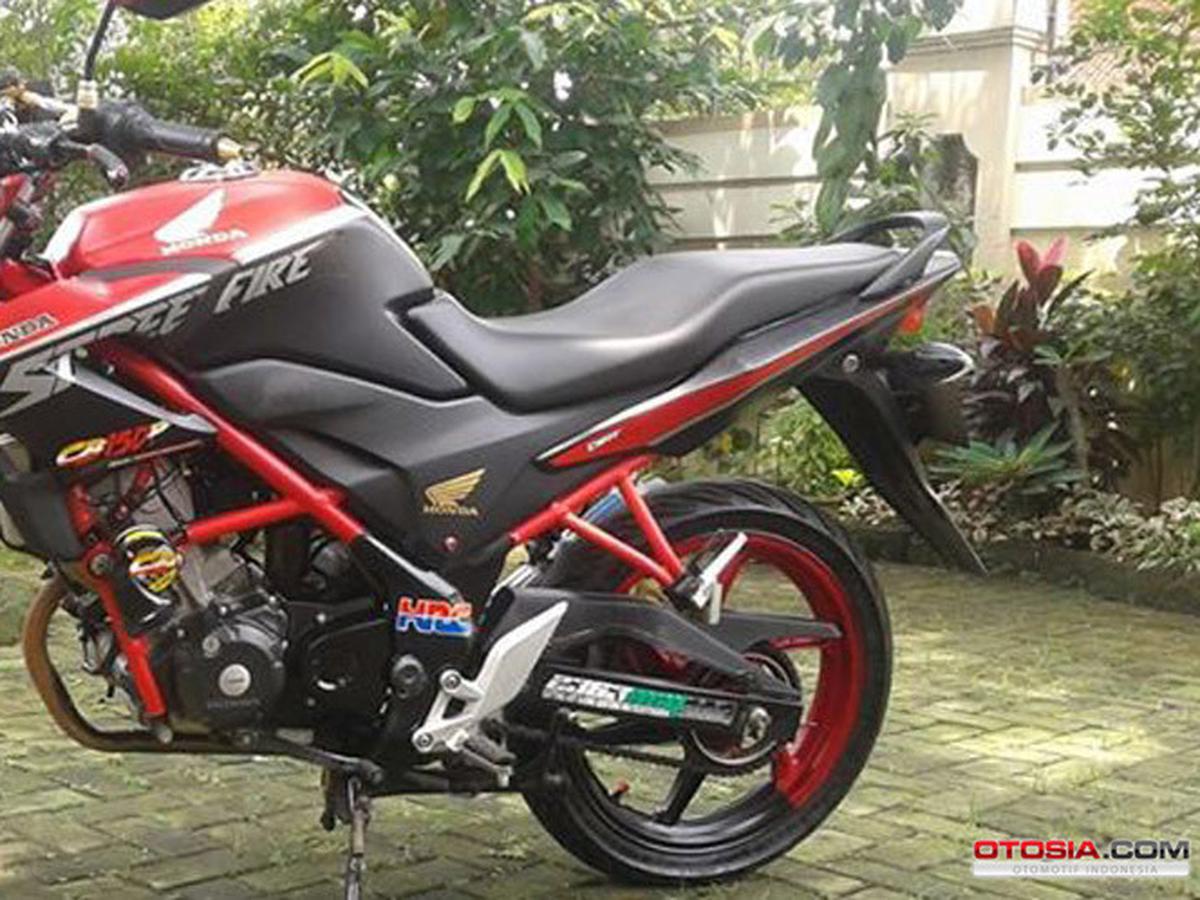Cutting sales sticker cb150r