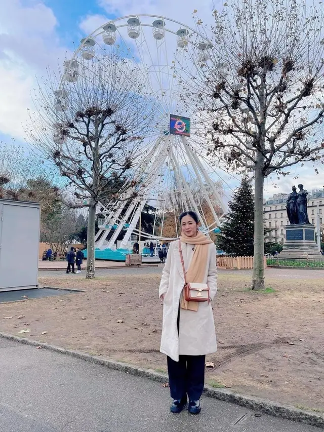 Bunga Zainal sedang liburan di Swiss bersama keluarga