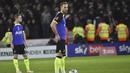Pemian Tottenham Hotspur, Harry Kane, tampak kecewa setelah ditaklukkan Sheffield United pada laga Piala FA di Stadion Bramall Lane, Kamis (2/3/2023). Pada menit ke-79, mimpi buruk untuk Tottenham Hotspur datang, Iliman Ndiaye mencetak gol ke gawang Fraser Forster. (AP Photo/Rui Vieira)