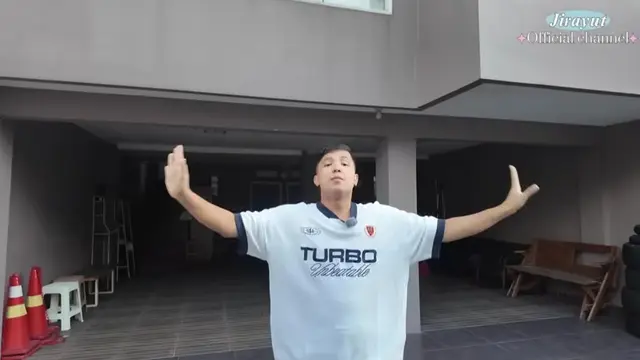 Potret rumah Jirayut di Indonesia (Foto: YouTube Jirayut Official Channel)