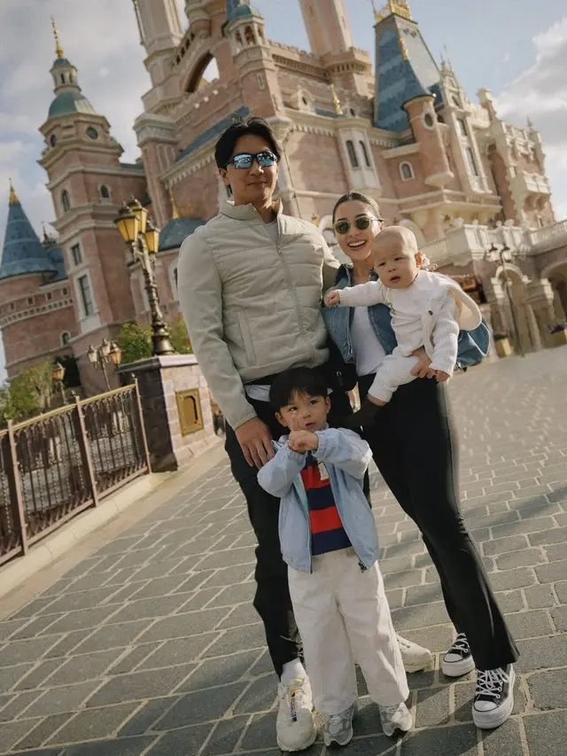 OOTD Keluarga Nikita Willy liburan ke Shanghai, China. [@nikitawillyofficial94]