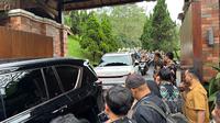 Jajaran yang tergabung dalam Koalisi Indonesia Maju (KIM) Plus mulai meninggalkan Hambalang, Jawa Barat, usai memenuhi undangan Presiden Prabowo Subianto dalam rangka silaturahmi dan konsolidasi (Liputan6.com/Nanda Perdana Putra)