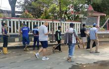Ojol Purwokerto Inisiatif Bersih-Bersih Alun-Alun Usai Demo
