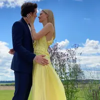 Brooklyn dan Nicola Peltz tunangan, Victoria Beckham unggah foto romantis.