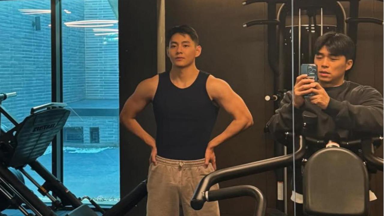 Penampilan Terbaru Taehyung BTS Bikin ARMY Heboh, Kini  Bertubuh Kekar dan Berotot dengan Aura Makin Karismatik