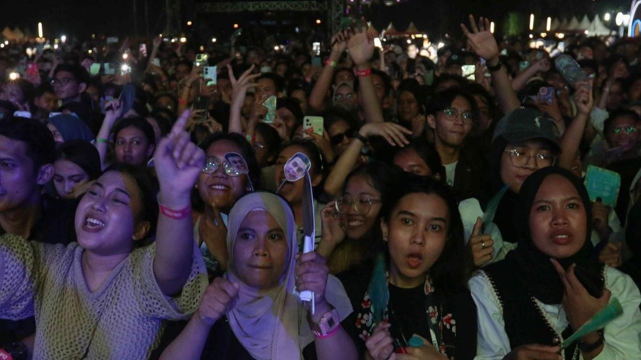 Para penonton saat menyaksikan Feel Koplo di acara KapanLagi Buka Bareng BRI Festival 2024 di Plaza Timur Senayan, Jakarta, Minggu (24/3/2024). Foto: Liputan6.com / Herman Zakharia