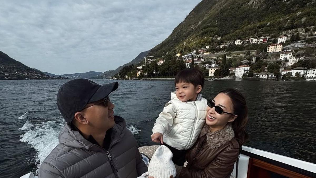 Gaya Nikita Willy Liburan di Danau Como Italia, Tetap Chic Walau Bawa Bayi