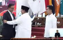 Momen Prabowo Genggam Erat Tangan Anies, Dibalas Senyuman