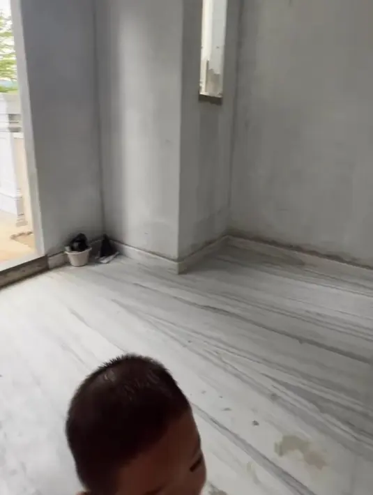 Tak memakai lantai biasa, Bella Shofie mengatakan rumahnya akan menggunakan full marmer [instagram/bellashofie_rigan]