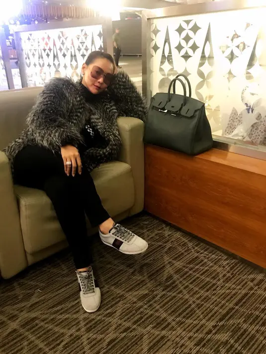 8 Artis cantik takut naik pesawat