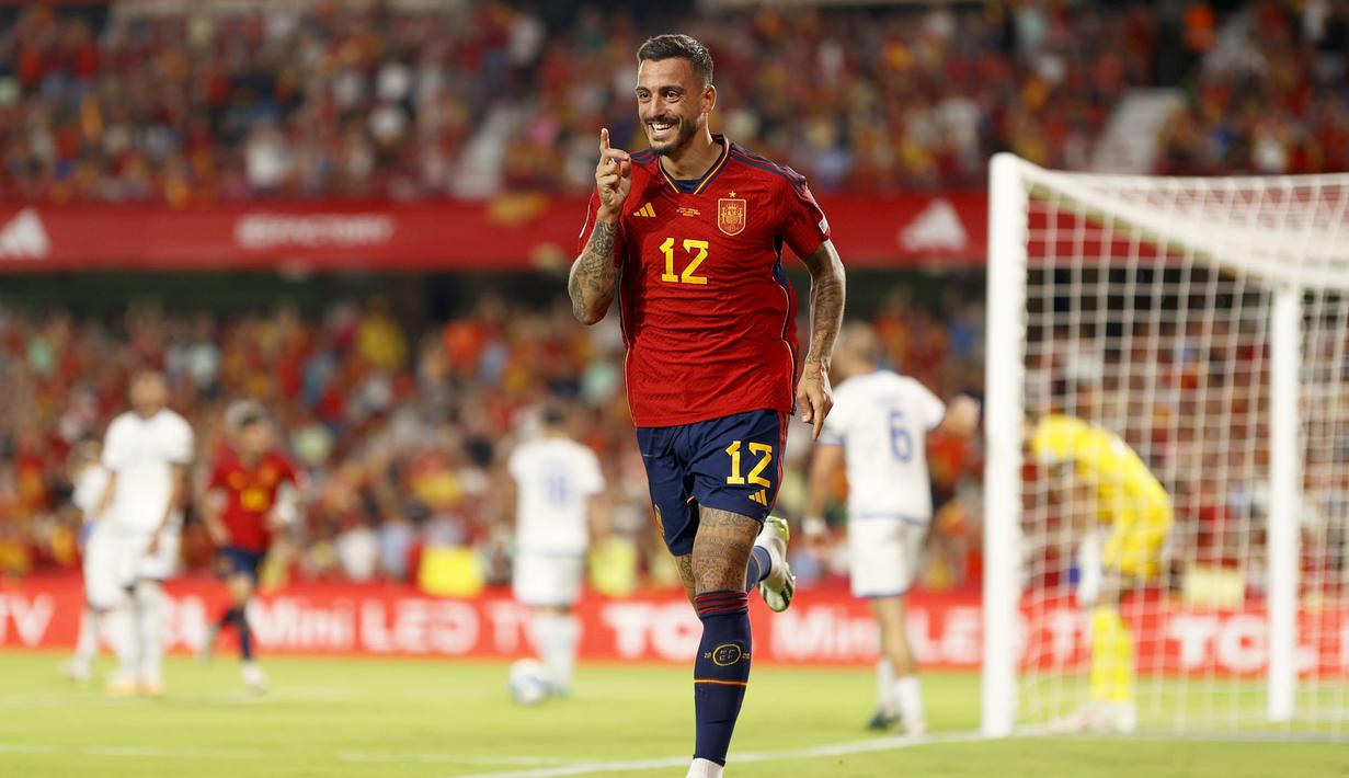 Selebrasi striker Timnas Spanyol, Joselu setelah mencetak gol ketiga timnya ke gawang Timnas Siprus pada laga Grup A Kualifikasi Euro 2024 di Granada, Spanyol, Rabu (13/9/2023) dini hari WIB. (AP Photo/Fermin Rodriguez)