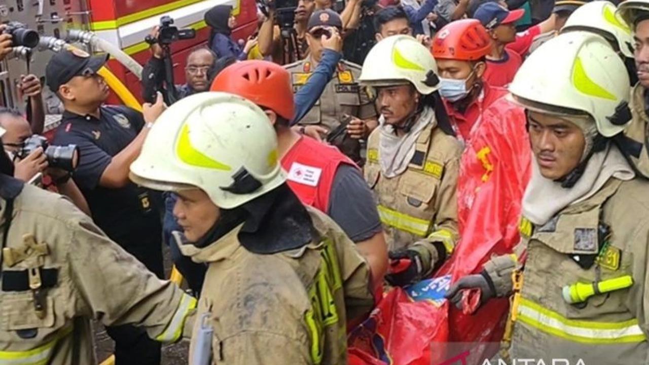 Kebakaran Glodok Plaza: Empat Jenazah Ditemukan, Penyebab Masih Diselidiki