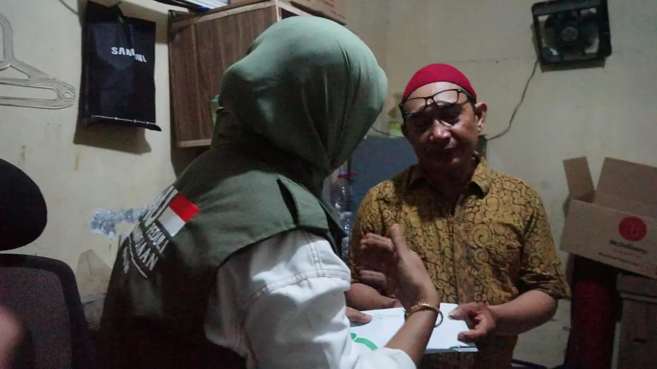 Pengurus Besar Nahdlatul Ulama (PBNU) melalui lembaga filantropi NU Care-LAZISNU menyerahkan santunan langsung ke kediaman keluarga Affan di Menteng (Istimewa)