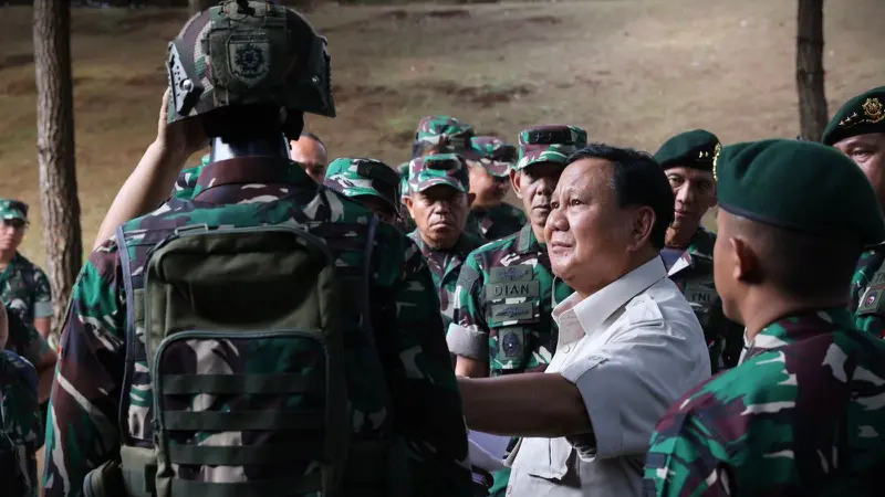 Menteri Pertahanan RI Prabowo Subianto mengunjungi Batalyon Infanteri (Yonif) Para Raider (PR) 330/Tri Dharma di Cicalengka
