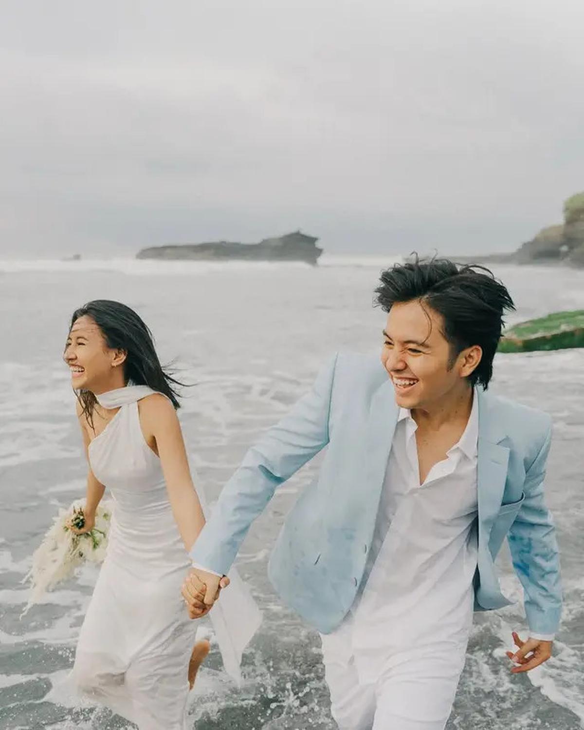 8 Foto Prewedding Angga Yunanda dan Shenina Cinnamon yang Bak Adegan Film Berbagai Genre